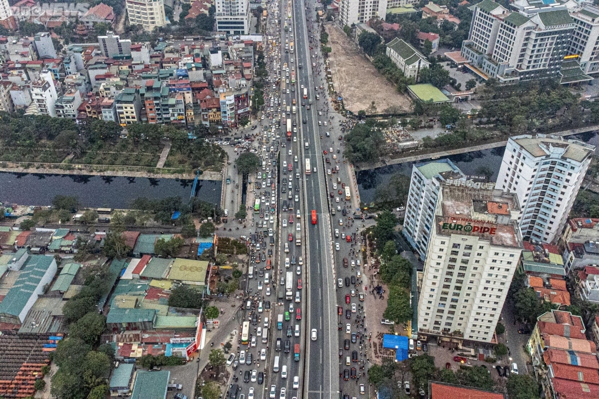 gateways congested as people return home ahead of tet picture 1