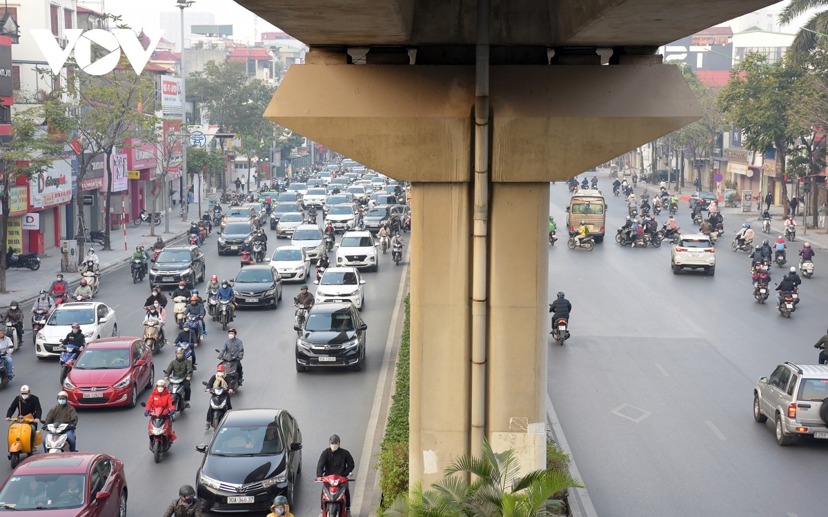hanoi sees light traffic congestion on the first working day after tet picture 2