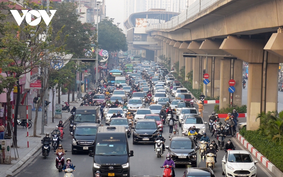 hanoi sees light traffic congestion on the first working day after tet picture 8