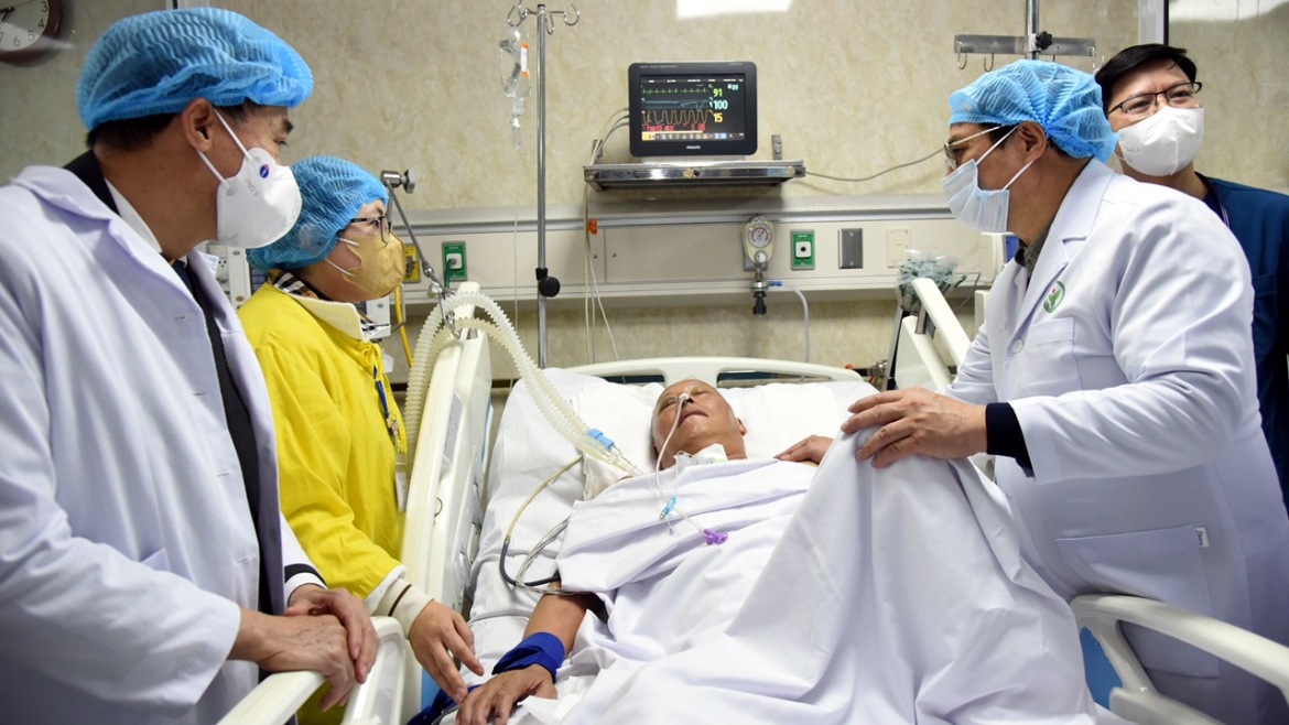 thu tuong tham, dong vien va chuc tet benh vien viet Duc hinh anh 5