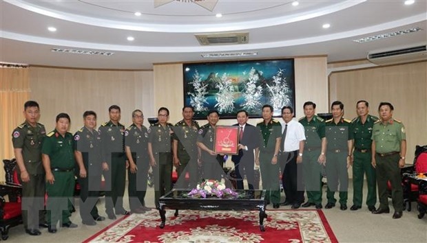 cambodian army s guard high command pays pre-tet visit to bac lieu picture 1