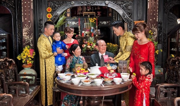 vietnamese family traditions in the lunar new year festival picture 1