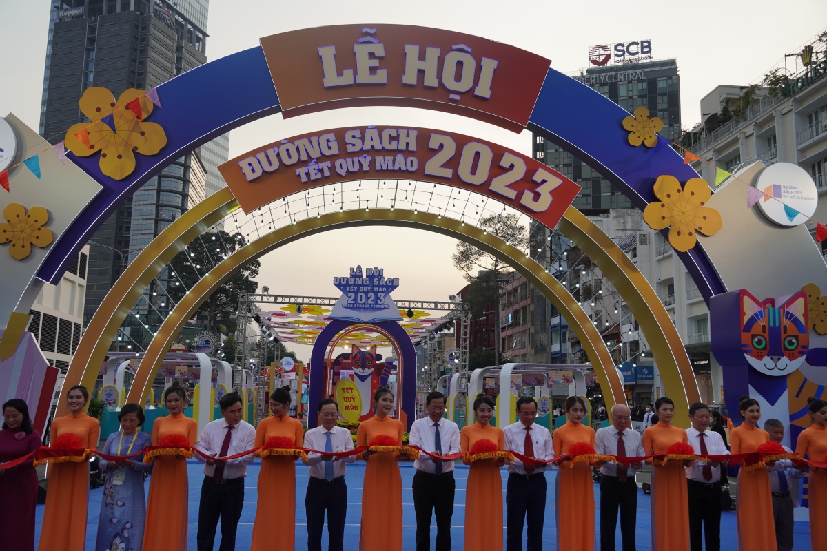 tp.hcm khai mạc lễ hội Đường sách tết quý mão 2023 hình ảnh 1 tp.hcm khai mac le hoi Duong sach tet quy mao 2023 hinh anh 1