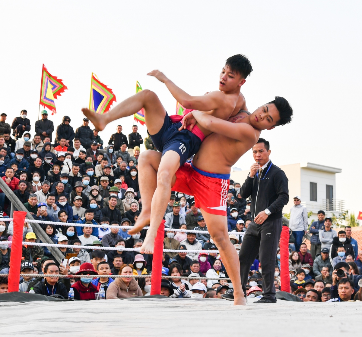 hai phong hosts 700-year-old wrestling festival picture 2