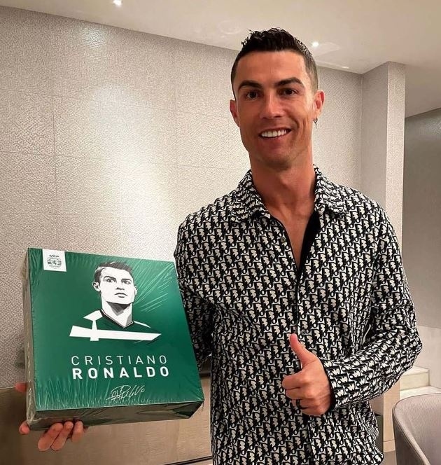 Ronaldo tổ chức tiệc sinh nhật 38 tuổi đơn giản tại Saudi Arabia