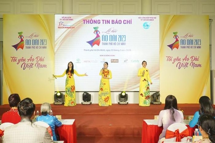 hcm city to popularise ao dai festival in singapore picture 1