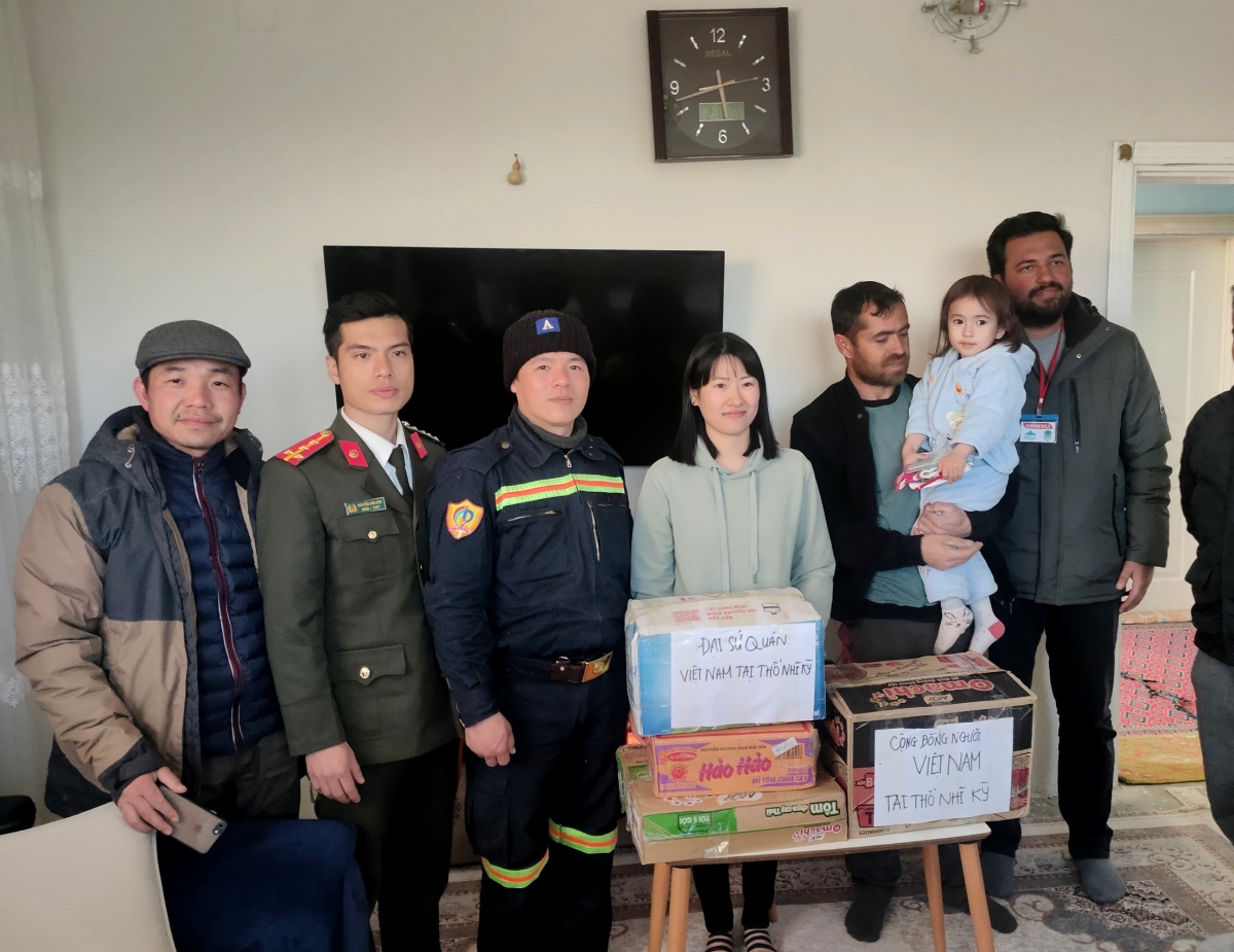 viet nam san sang chung tay giai quyet kho khan, thach thuc cung cong dong quoc te hinh anh 3