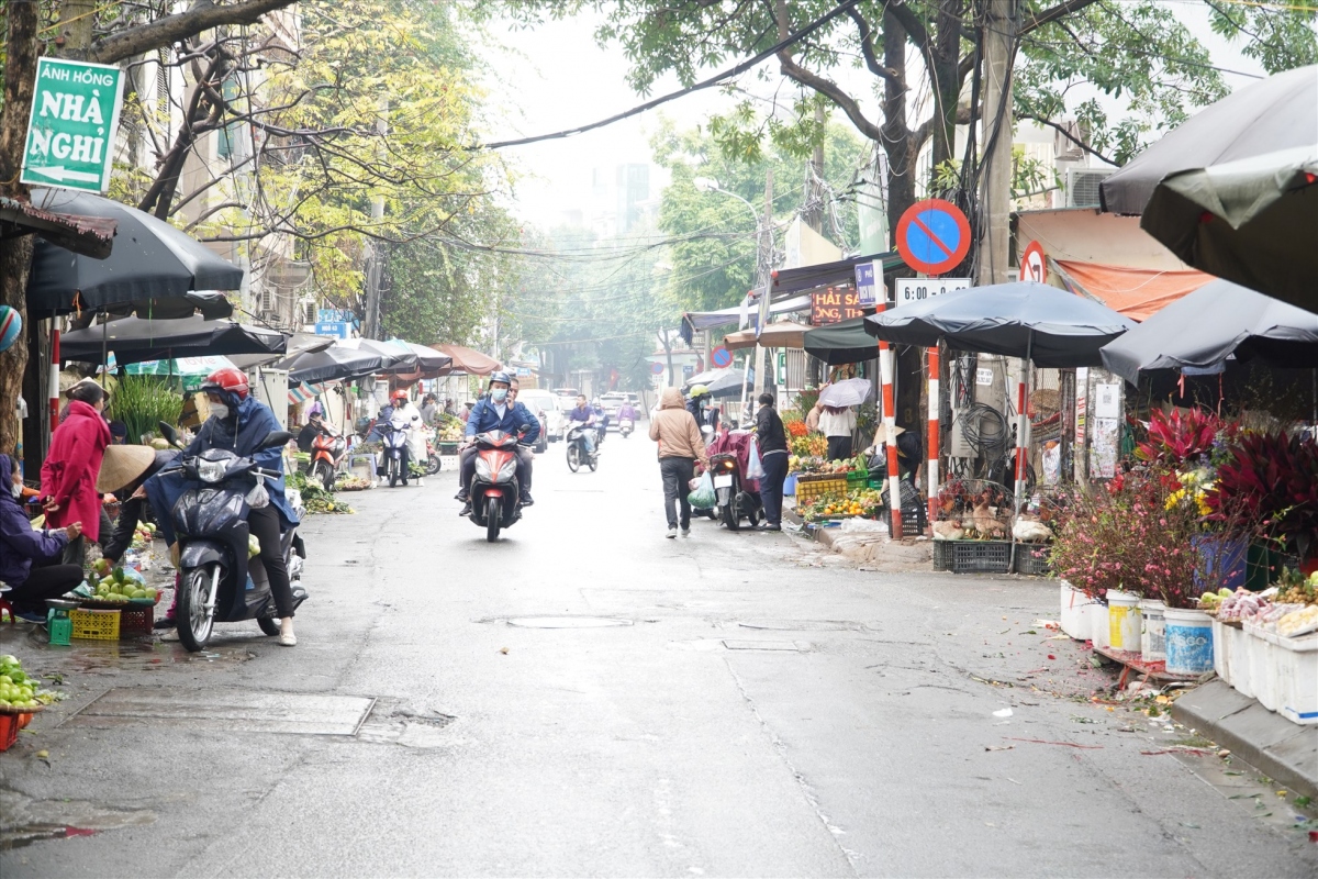 hanoi markets packed ahead of first full moon festival picture 1