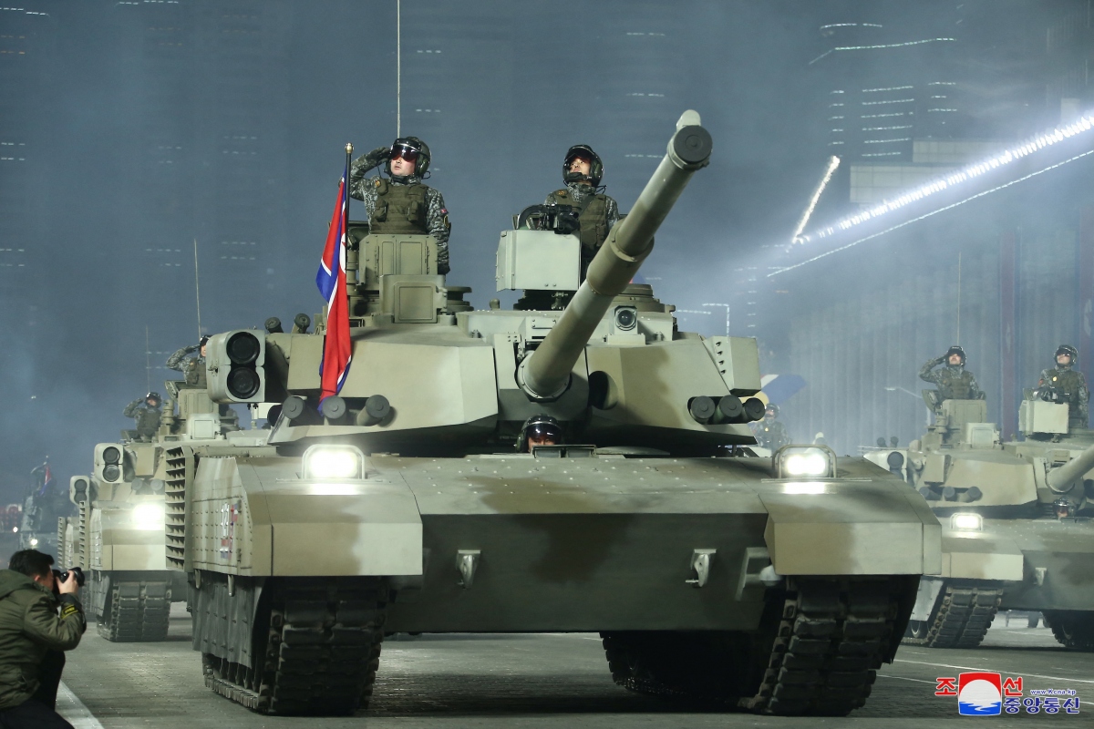 trieu tien trinh dien hwasong-17 trong cuoc duyet binh ban dem hinh anh 6