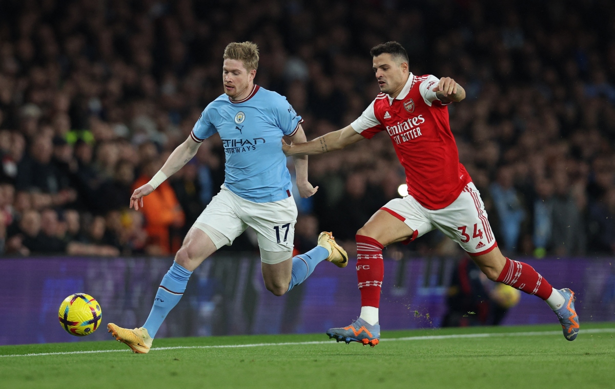 de bruyne ruc sang dua man city tro lai ngoi dau ngoai hang anh hinh anh 2