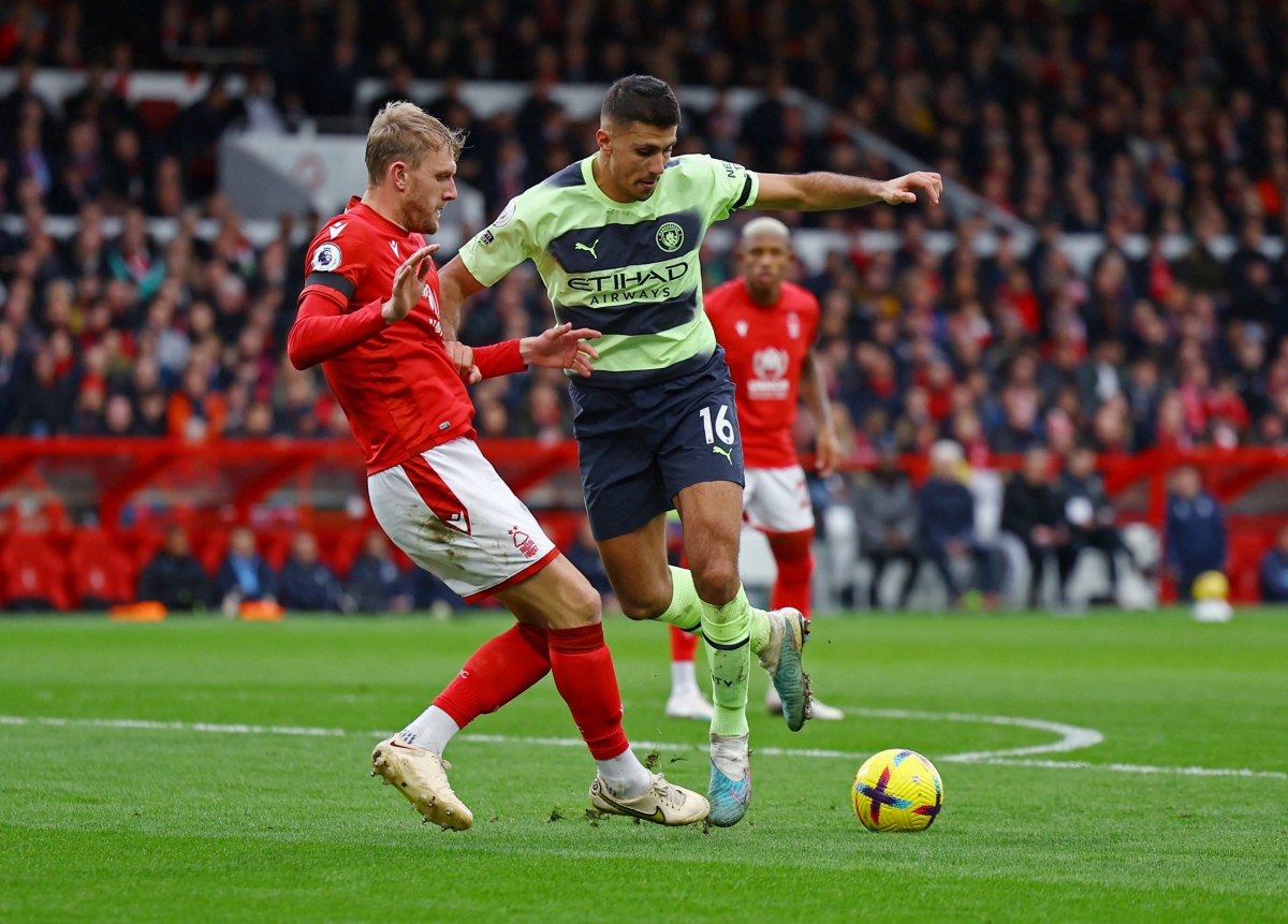 Chia điểm với Nottingham Forest, Man City lại mất ngôi đầu Ngoại hạng Anh