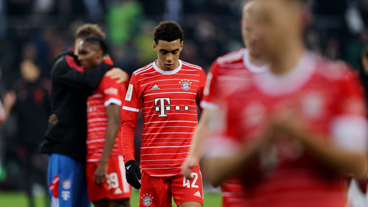 bayern munich lai thua khac tinh o bundesliga hinh anh 9