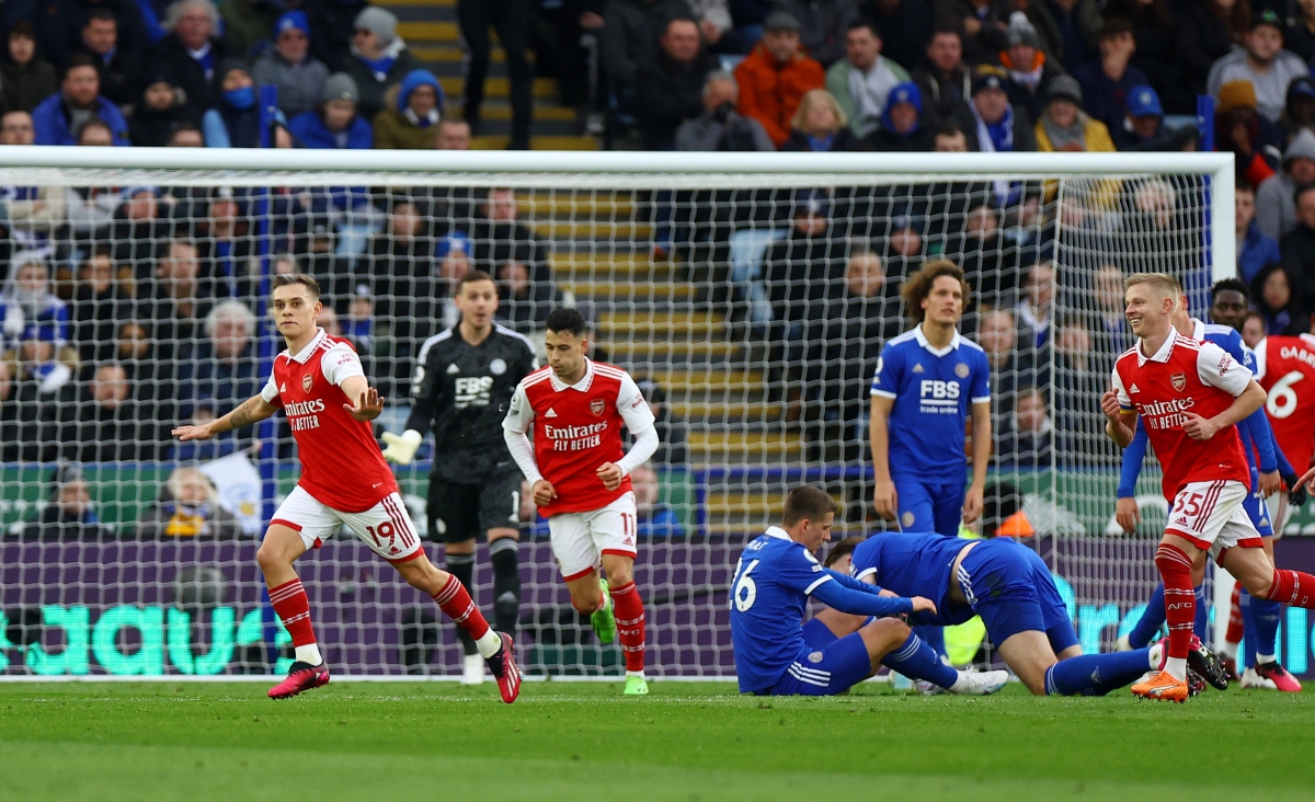 var 2 lan tu choi ban thang, arsenal nhoc nhan vuot ai leicester hinh anh 8