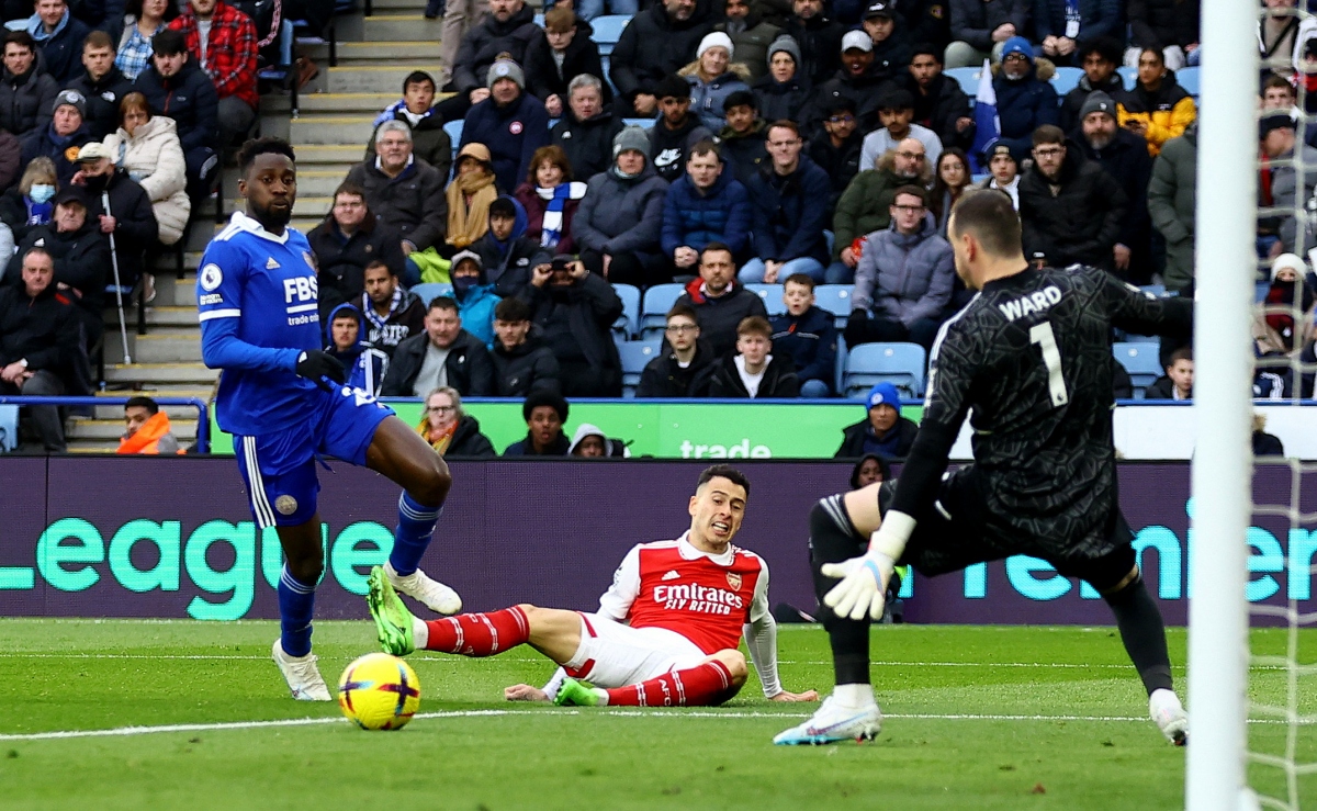 var 2 lan tu choi ban thang, arsenal nhoc nhan vuot ai leicester hinh anh 10