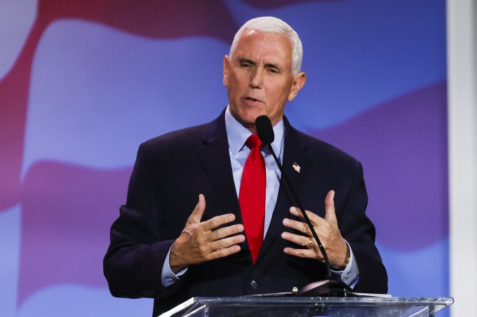 FBI tiếp tục tìm thấy tài liệu mật ở nhà riêng của cựu Phó Tổng thống Mike Pence