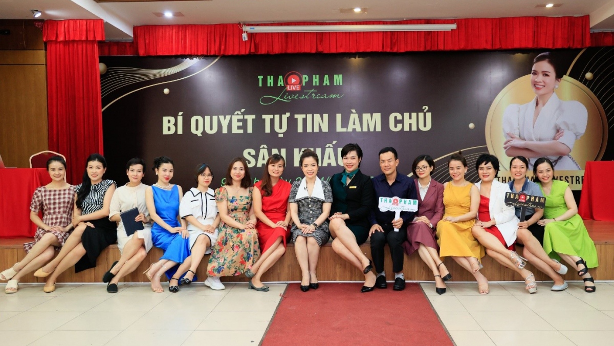 dien gia thao pham hay tro thanh nguoi nghe sy dung tren san khau cua chinh minh hinh anh 3