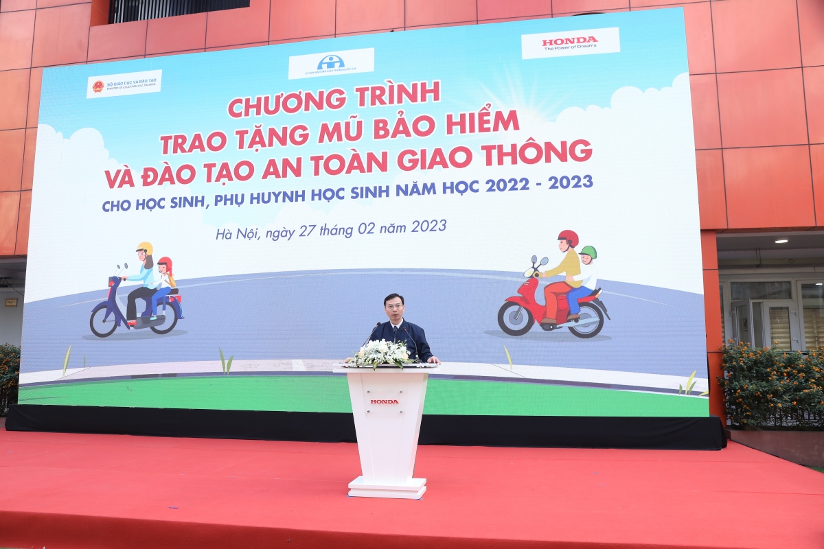 Honda Việt Nam trao tặng hàng trăm nghìn mũ bảo hiểm cho học sinh ...