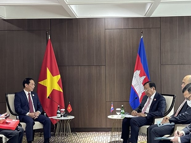 FM Son meets Cambodian, Philippine, and Malaysian counterparts