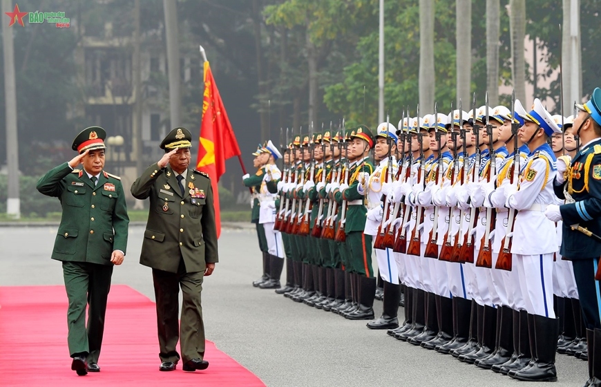 defence minister welcomes cambodian general on official visit picture 1