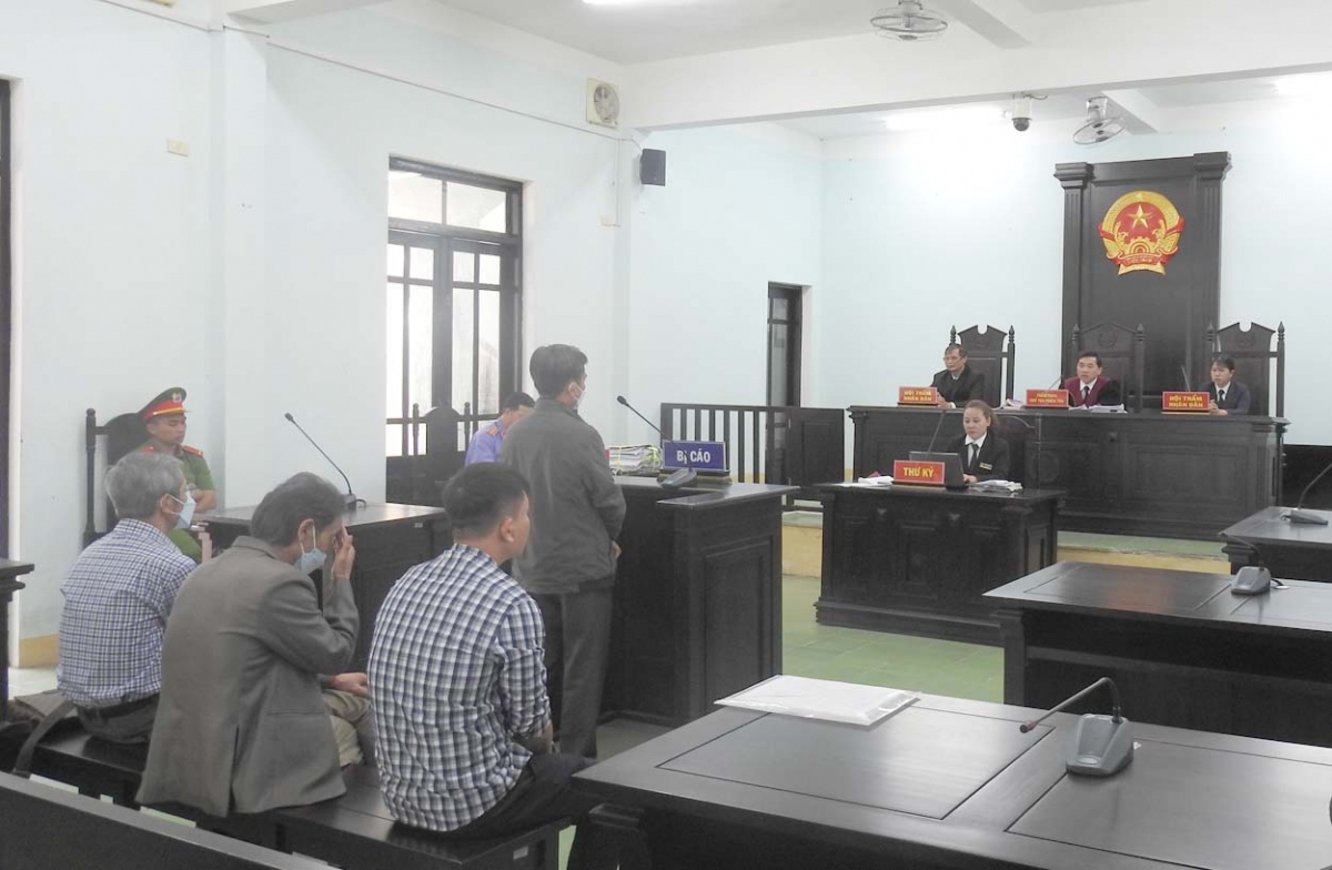 Nguyên Chủ tịch và Phó Chủ tịch huyện Đăk Hà bị kết án vì vi phạm ...