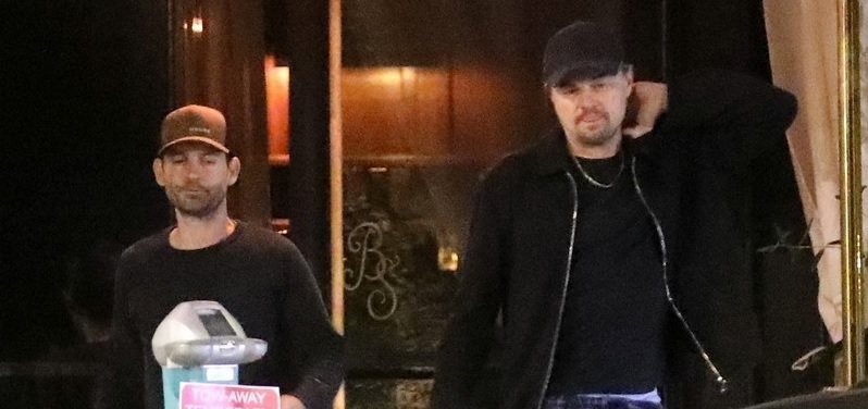 Leonardo DiCaprio vui vẻ đi chơi cùng bạn thân sau ồn ào hẹn hò Gigi Hadid