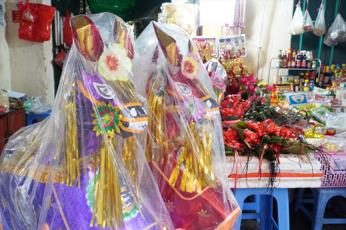 hanoi markets packed ahead of first full moon festival picture 11
