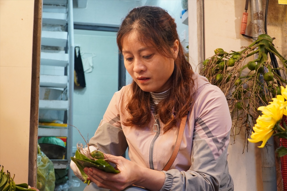 hanoi markets packed ahead of first full moon festival picture 6