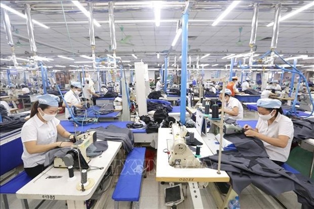 apparel makers seek ways to overcome difficulties ahead picture 1