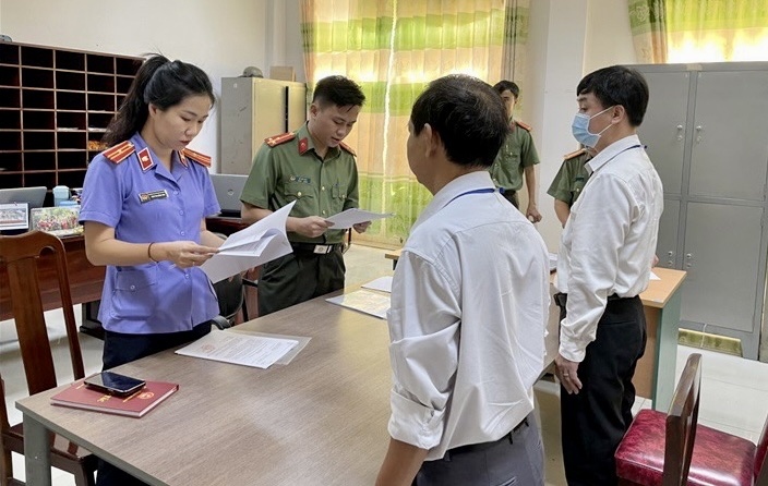 chi sai ho tro tau ca, pho chi cuc thuy san o ba ria vung tau bi bat hinh anh 1