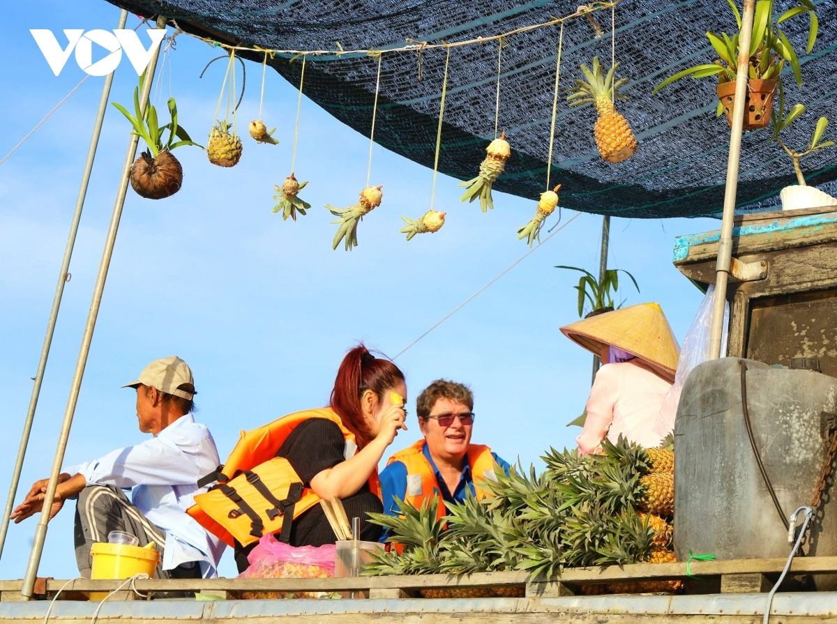 cai rang floating market - a fantastic tourist destination in mekong delta picture 10