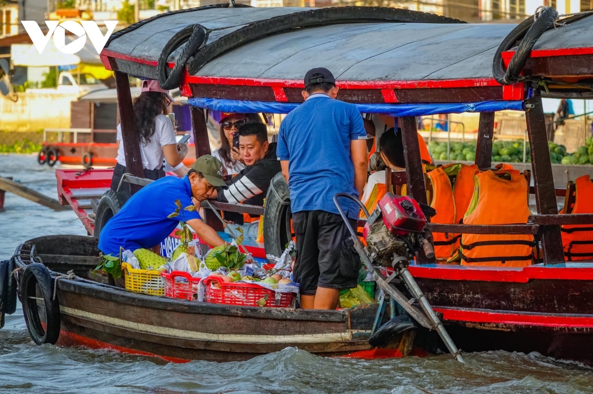 cai rang floating market - a fantastic tourist destination in mekong delta picture 15