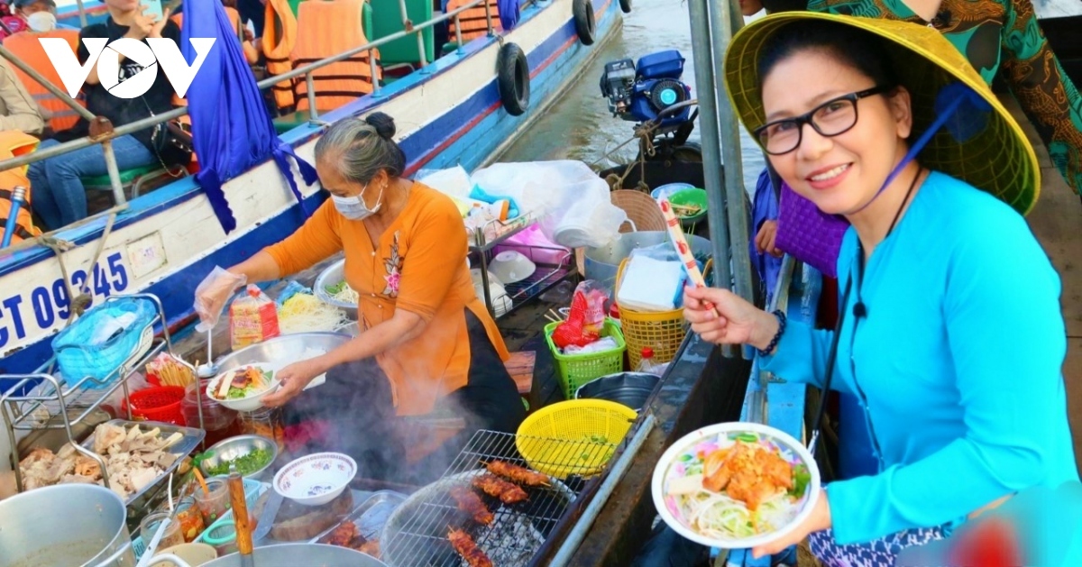 cai rang floating market - a fantastic tourist destination in mekong delta picture 8