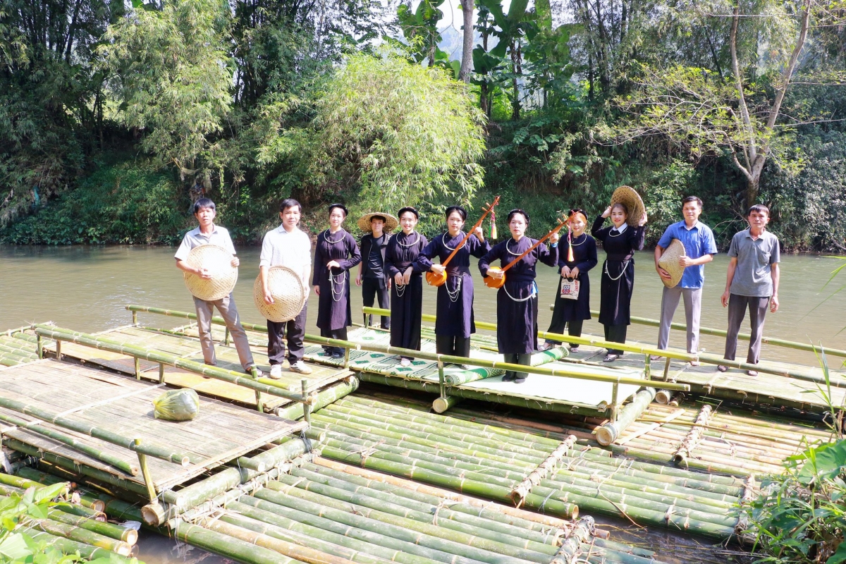 Pác Ngòi - ngôi làng thơ mộng và bình yên bên hồ Ba Bể