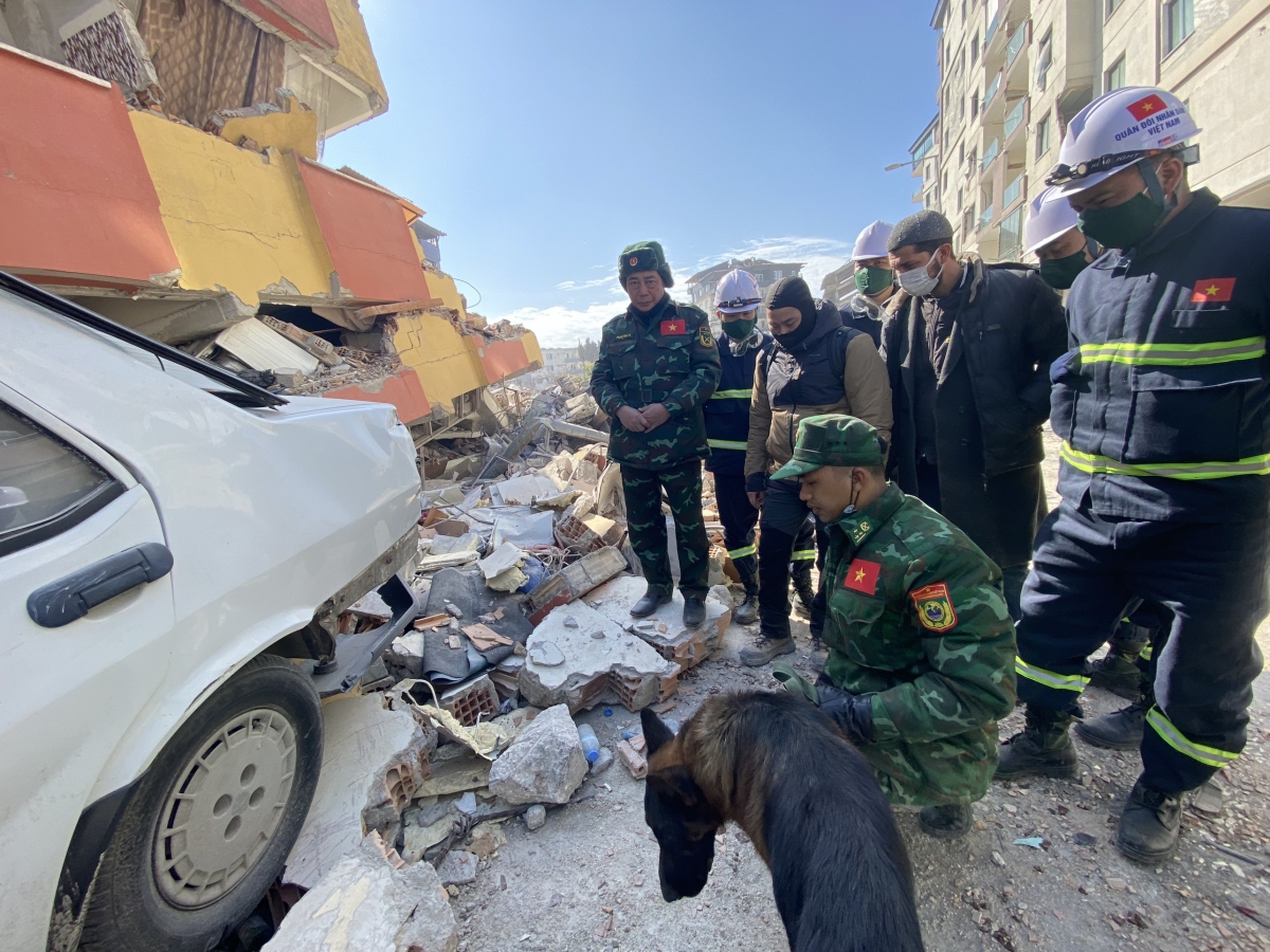 Đoàn cứu hộ của Bộ Quốc phòng tìm thấy thêm 3 nạn nhân động đất ...