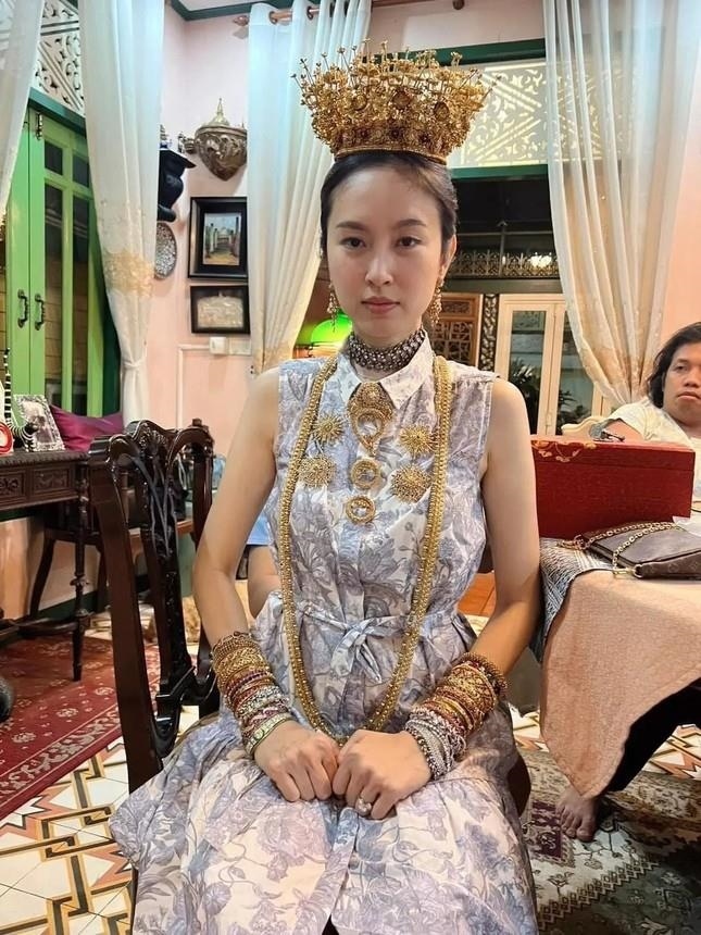 hoa hau chuyen gioi dep nhat thai lan - nong poy lay chong hinh anh 2