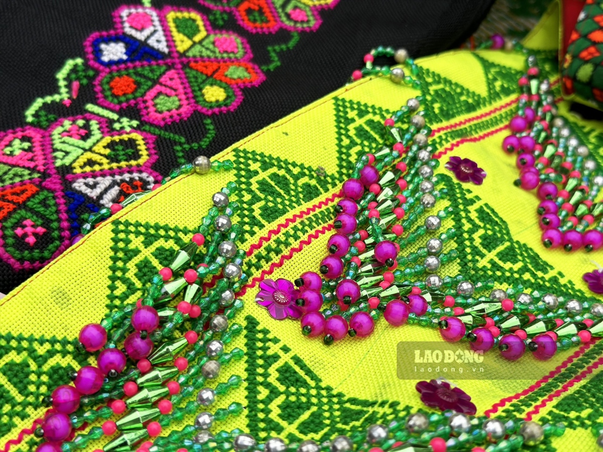 ethnic h mong people keep brocade weaving alive picture 3