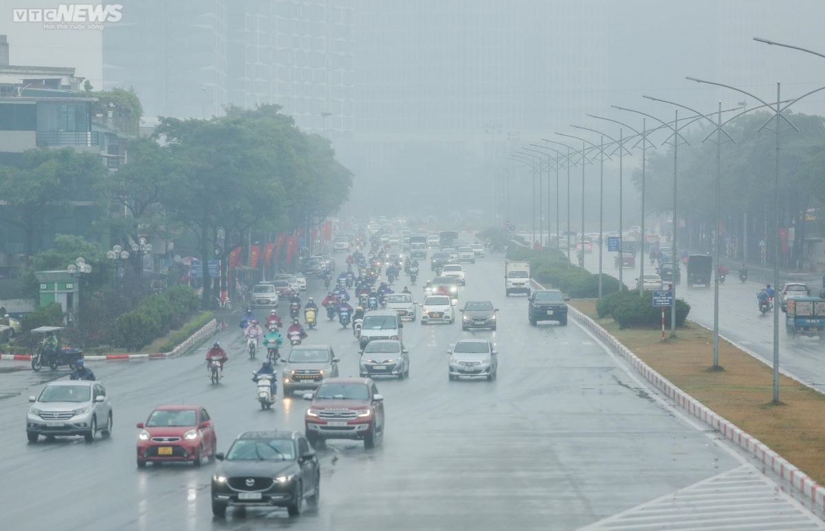 hanoi engulfed in spell of drizzle and fog picture 4