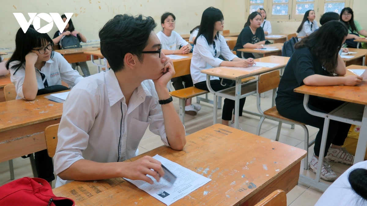 high-school students to sit graduation exams early this year picture 1