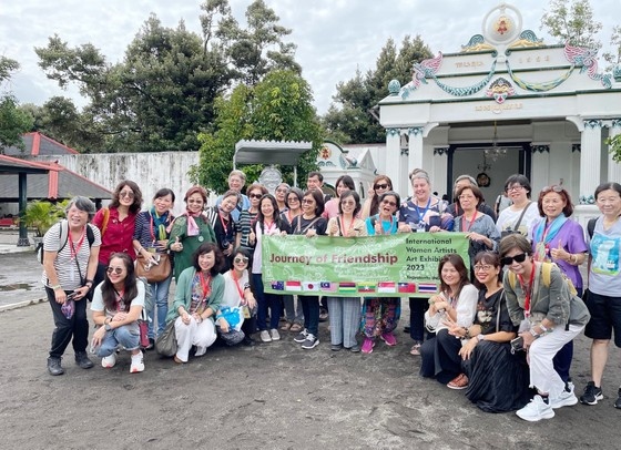 10 vn female artists partake in journey of friendships exhibition picture 1