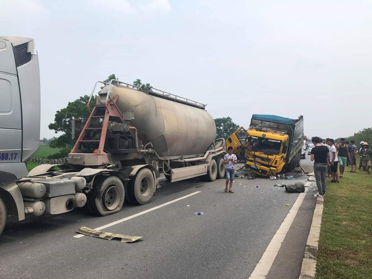 Un tac tren cao toc chu yeu do su co va cham, ky nang tai xe co van de hinh anh 2