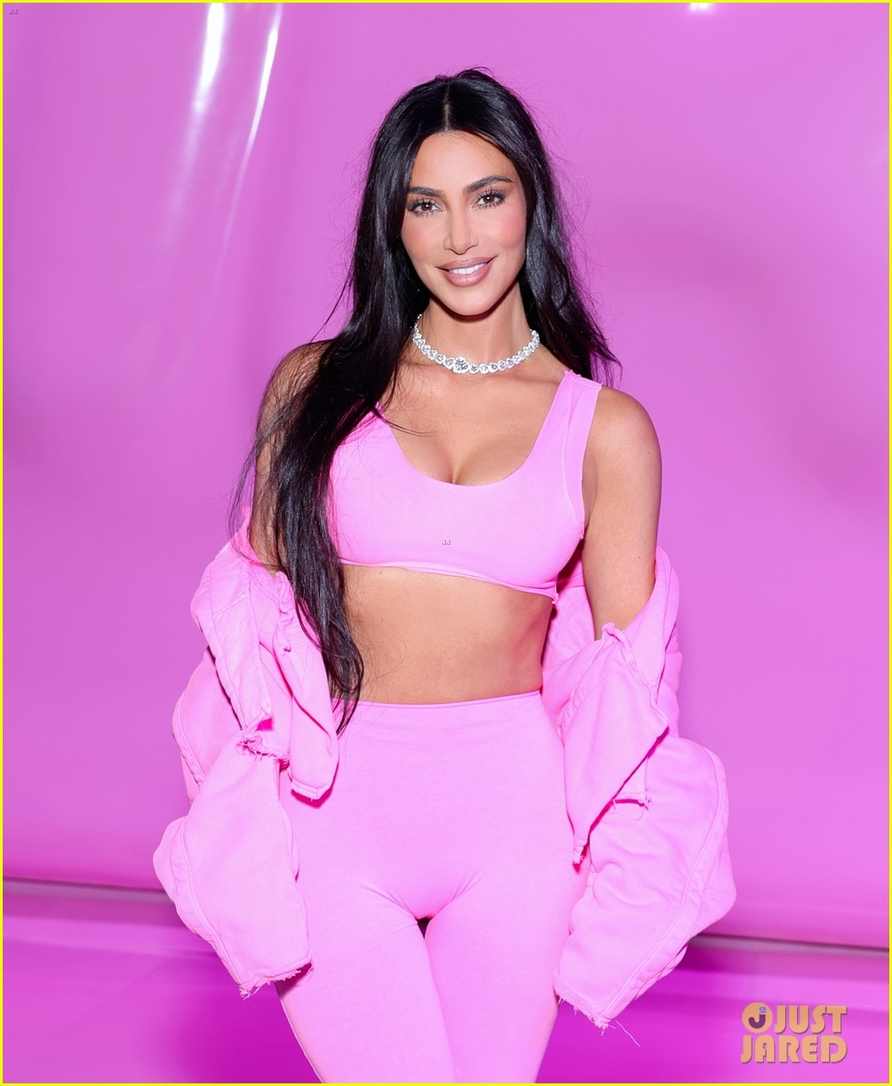 kim kardashian khoe body nong bong voi sac hong noi bat hinh anh 5