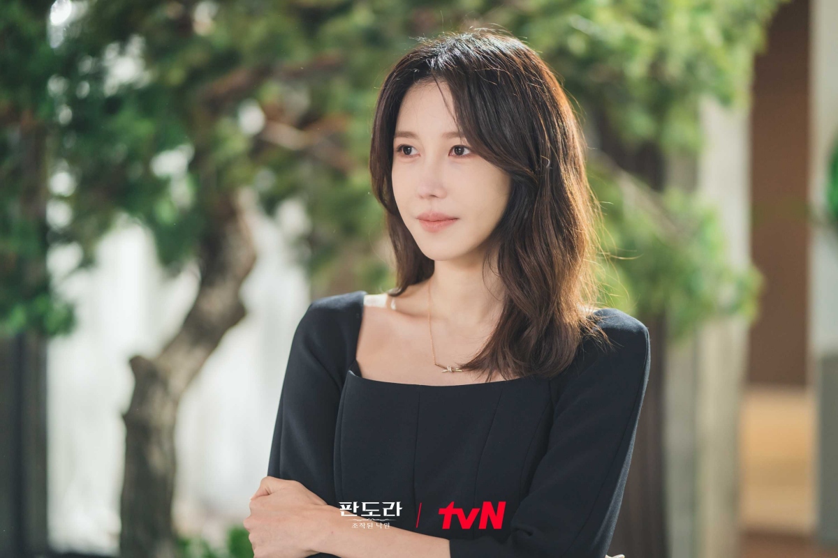 Lee Ji Ah xinh đẹp rạng rỡ trong vai người mất trí nhớ