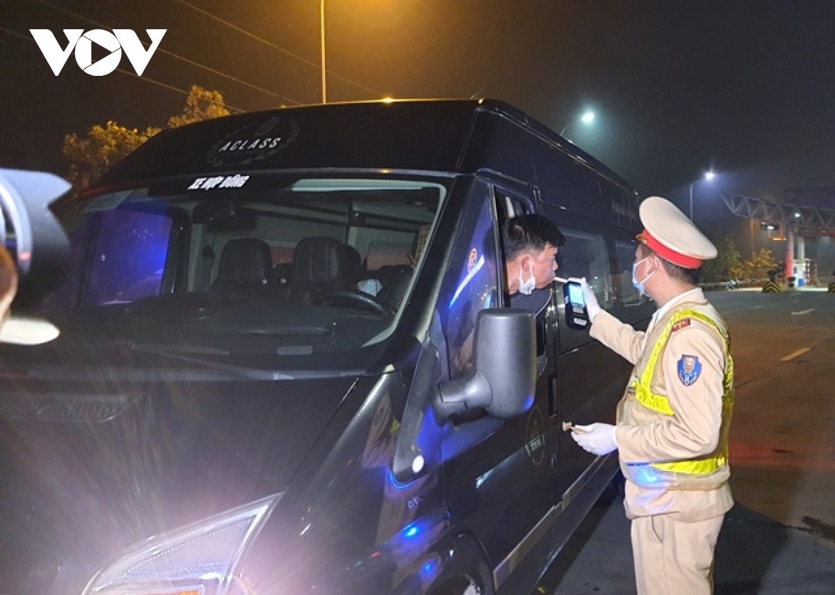 Hà Nội: Cấp dưới uống rượu bia vẫn lái xe, thủ trưởng chịu trách nhiệm