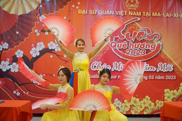 activities held to celebrate lunar new year in malaysia, australia picture 1