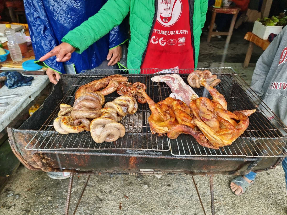 unique specialties go on sale at vietnam-laos border market picture 8