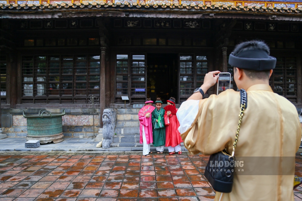 discovering royal antiquities in hue s 100-year-old museum picture 14