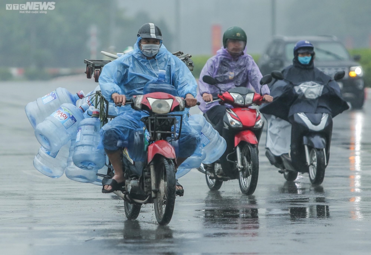 ha noi chim trong mua phun, suong mu dac quanh tu sang den trua hinh anh 8