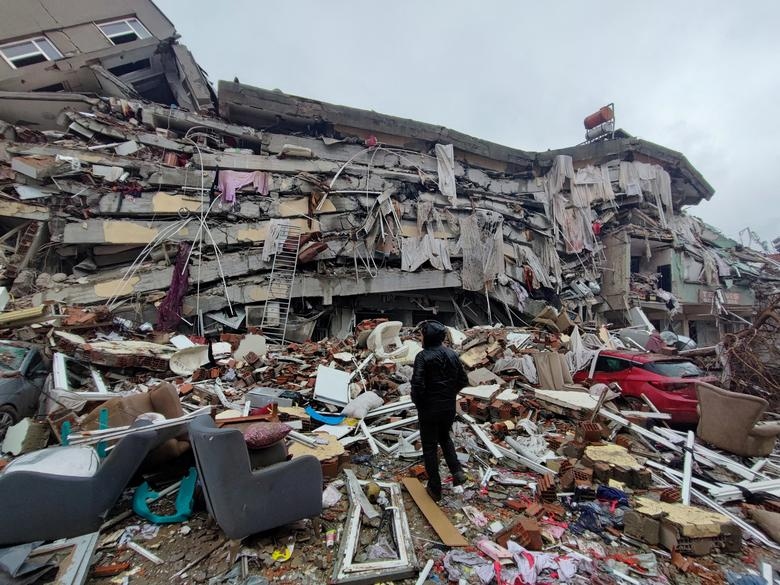 Khung cảnh hoang tàn sau trận động đất kinh hoàng ở Thổ Nhĩ Kỳ và ...
