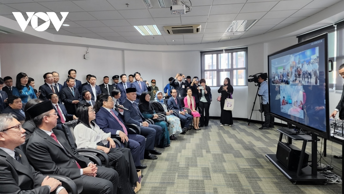 pm chinh visits university of brunei darussalam picture 2