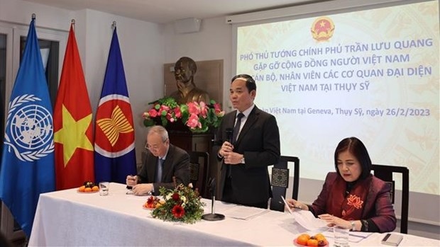 deputy pm meets vietnamese expats in switzerland picture 1
